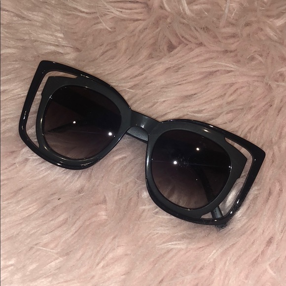 Black sunglasses with cute cutout design - Picture 2 of 6